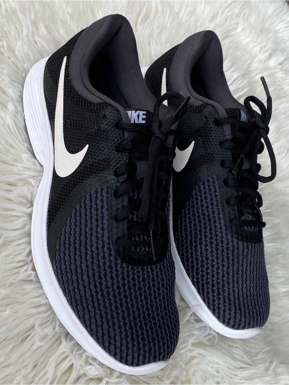 Nike Revolution 4 Black White-Anthracite Size 9.5